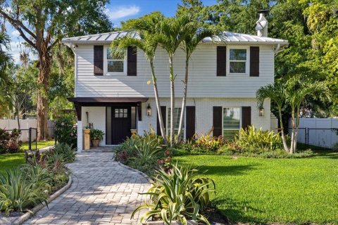 Villa ou maison à vendre à Tampa, Floride: 4 chambres, 221.57 m2 № 1640847 - photo 2