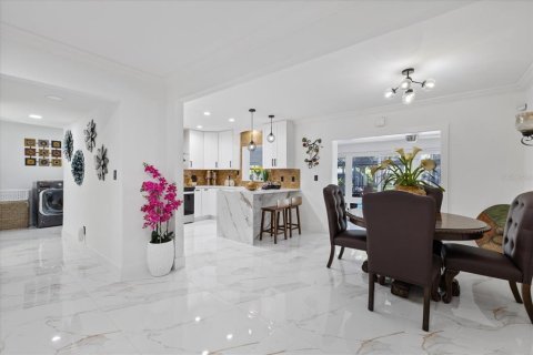 Villa ou maison à vendre à Tampa, Floride: 4 chambres, 221.57 m2 № 1640847 - photo 12