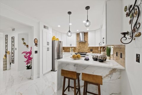 Villa ou maison à vendre à Tampa, Floride: 4 chambres, 221.57 m2 № 1640847 - photo 18