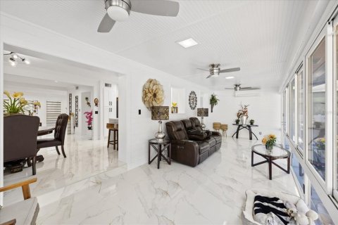 Villa ou maison à vendre à Tampa, Floride: 4 chambres, 221.57 m2 № 1640847 - photo 21
