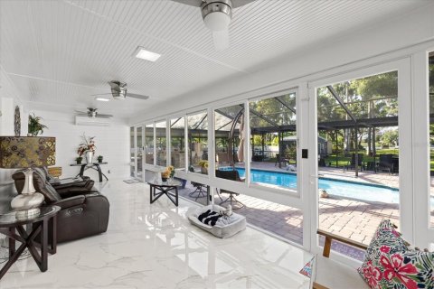 Villa ou maison à vendre à Tampa, Floride: 4 chambres, 221.57 m2 № 1640847 - photo 23