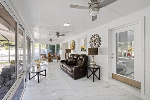 Villa ou maison à vendre à Tampa, Floride: 4 chambres, 221.57 m2 № 1640847 - photo 22