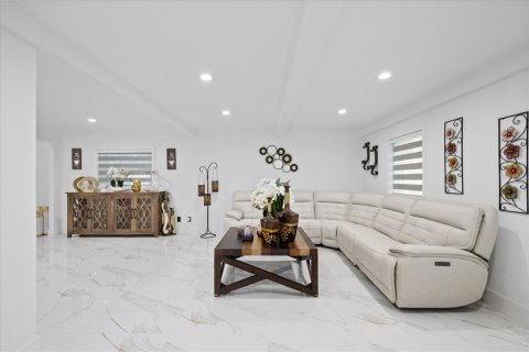 Villa ou maison à vendre à Tampa, Floride: 4 chambres, 221.57 m2 № 1640847 - photo 11