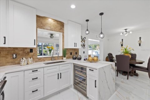 Villa ou maison à vendre à Tampa, Floride: 4 chambres, 221.57 m2 № 1640847 - photo 14