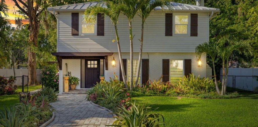 House in Tampa, Florida 4 bedrooms, 221.57 sq.m. № 1640847