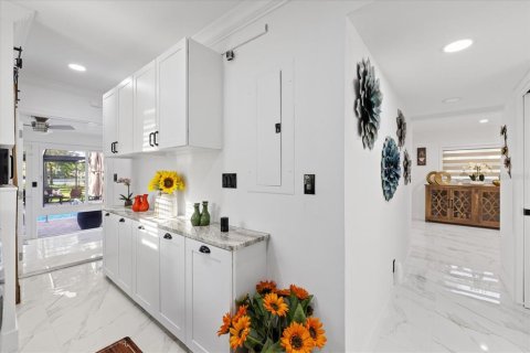 Villa ou maison à vendre à Tampa, Floride: 4 chambres, 221.57 m2 № 1640847 - photo 20