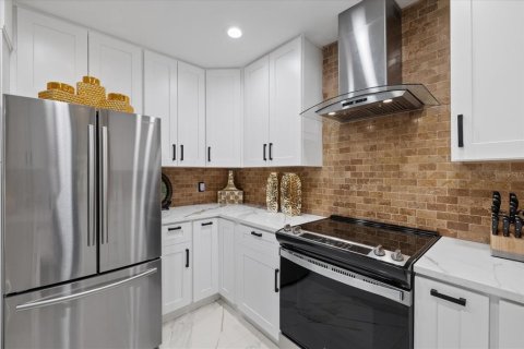 Villa ou maison à vendre à Tampa, Floride: 4 chambres, 221.57 m2 № 1640847 - photo 15