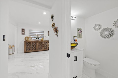 Villa ou maison à vendre à Tampa, Floride: 4 chambres, 221.57 m2 № 1640847 - photo 17