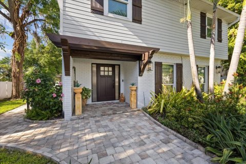 Villa ou maison à vendre à Tampa, Floride: 4 chambres, 221.57 m2 № 1640847 - photo 6