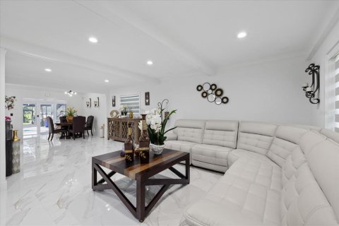 Villa ou maison à vendre à Tampa, Floride: 4 chambres, 221.57 m2 № 1640847 - photo 9