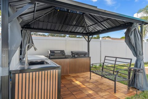 House in Orlando, Florida 4 bedrooms № 1965882 - photo 10