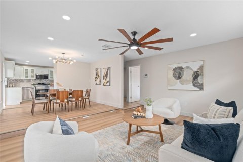 House in Orlando, Florida 4 bedrooms № 1965882 - photo 13