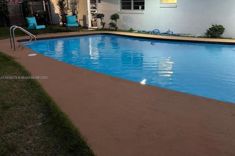 House in Orlando, Florida 4 bedrooms № 1965882 - photo 4