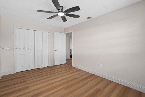 House in Orlando, Florida 4 bedrooms № 1965882 - photo 9