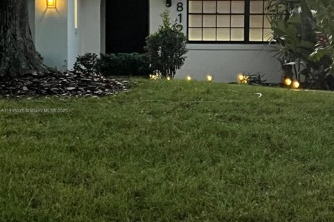 House in Orlando, Florida 4 bedrooms № 1965882 - photo 3