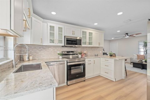 House in Orlando, Florida 4 bedrooms № 1965882 - photo 6