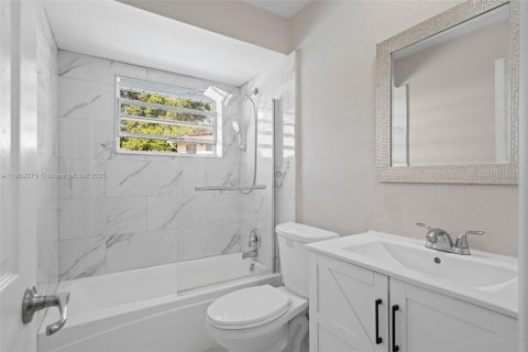 House in Orlando, Florida 4 bedrooms № 1965882 - photo 15