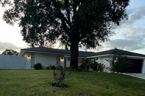 House in Orlando, Florida 4 bedrooms № 1965882 - photo 2