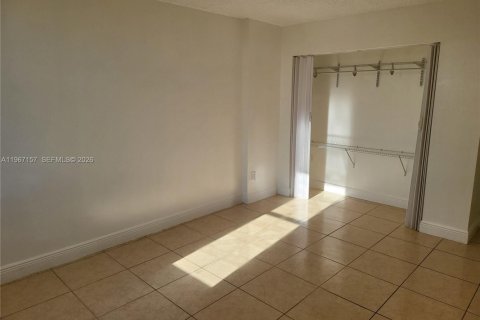 Condo in Miami, Florida, 2 bedrooms  № 2028468 - photo 14