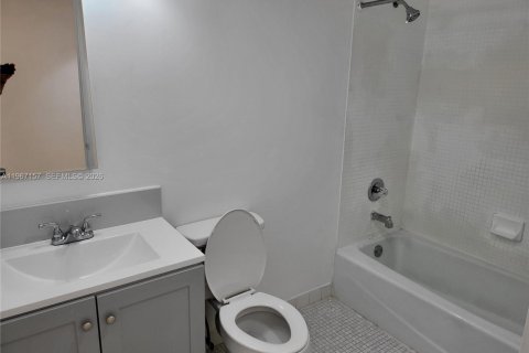 Condo in Miami, Florida, 2 bedrooms  № 2028468 - photo 10