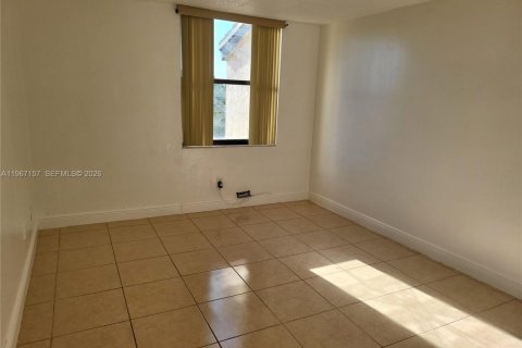 Condo in Miami, Florida, 2 bedrooms  № 2028468 - photo 13