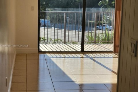 Condo in Miami, Florida, 2 bedrooms  № 2028468 - photo 7