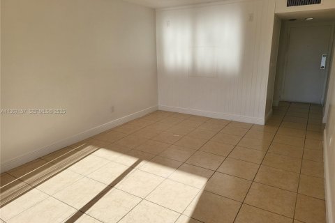 Condo in Miami, Florida, 2 bedrooms  № 2028468 - photo 8