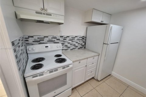 Condo in Miami, Florida, 2 bedrooms  № 2028468 - photo 4