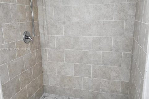 Condo in Miami, Florida, 2 bedrooms  № 2028468 - photo 16