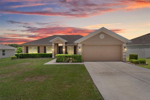 House in Winter Haven, Florida 3 bedrooms, 172.89 sq.m. № 1840360 - photo 1