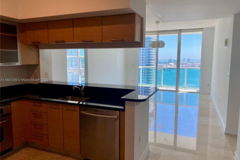 Copropriété à louer à Miami, Floride: 3 chambres, 131.83 m2 № 1960629 - photo 2