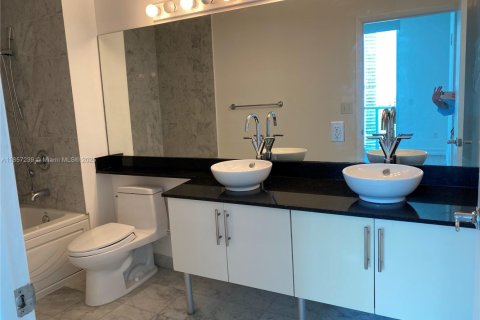 Copropriété à louer à Miami, Floride: 3 chambres, 131.83 m2 № 1960629 - photo 7