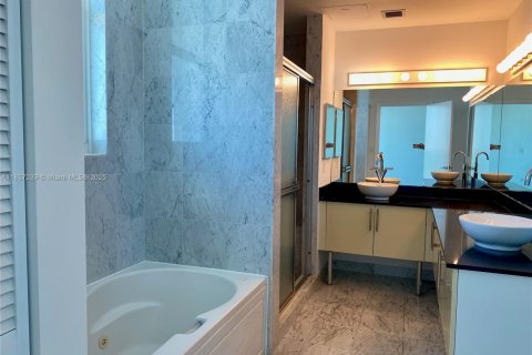 Copropriété à louer à Miami, Floride: 3 chambres, 131.83 m2 № 1960629 - photo 12