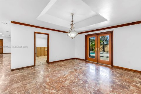 House in Miami, Florida 4 bedrooms, 360 sq.m. № 1977361 - photo 27