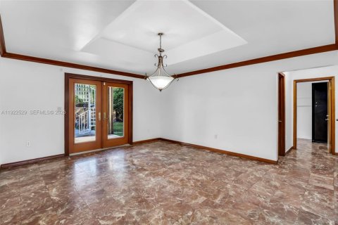 House in Miami, Florida 4 bedrooms, 360 sq.m. № 1977361 - photo 26