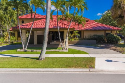 House in Miami, Florida 4 bedrooms, 360 sq.m. № 1977361 - photo 1