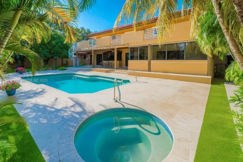 House in Miami, Florida 4 bedrooms, 360 sq.m. № 1977361 - photo 17