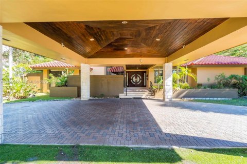 House in Miami, Florida 4 bedrooms, 360 sq.m. № 1977361 - photo 3