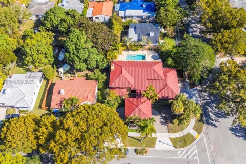 House in Miami, Florida 4 bedrooms, 360 sq.m. № 1977361 - photo 2