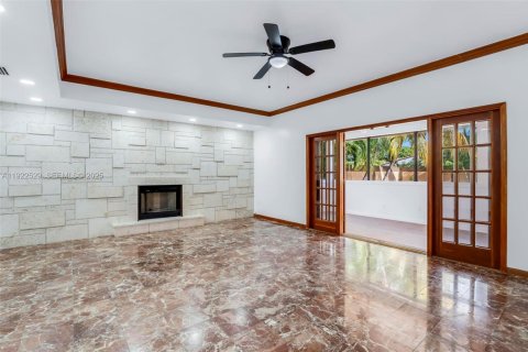 House in Miami, Florida 4 bedrooms, 360 sq.m. № 1977361 - photo 13