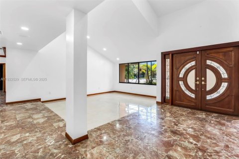 House in Miami, Florida 4 bedrooms, 360 sq.m. № 1977361 - photo 5