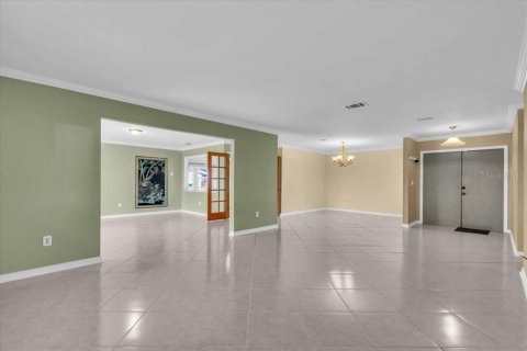 House in North Port, Florida 3 bedrooms, 218.88 sq.m. № 1552586 - photo 2