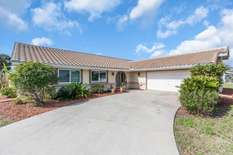 House in North Port, Florida 3 bedrooms, 218.88 sq.m. № 1552586 - photo 1