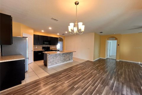 Villa ou maison à louer à Kissimmee, Floride: 4 chambres, 171.5 m2 № 2425852 - photo 6