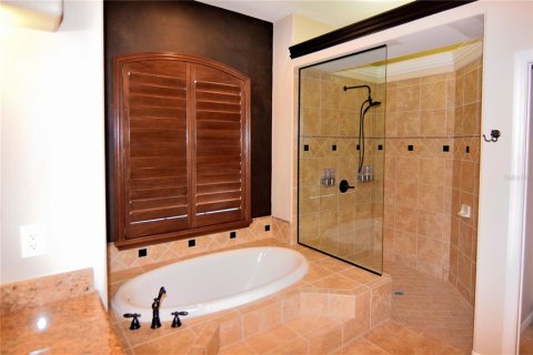 Villa ou maison à louer à Land O' Lakes, Floride: 5 chambres, 404.96 m2 № 1854684 - photo 8