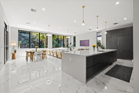 Villa ou maison à louer à Davie, Floride: 4 chambres, 295.34 m2 № 2072804 - photo 12