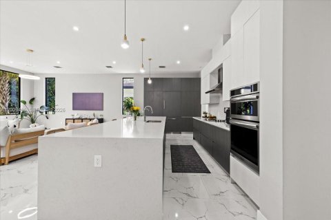 Villa ou maison à louer à Davie, Floride: 4 chambres, 295.34 m2 № 2072804 - photo 11