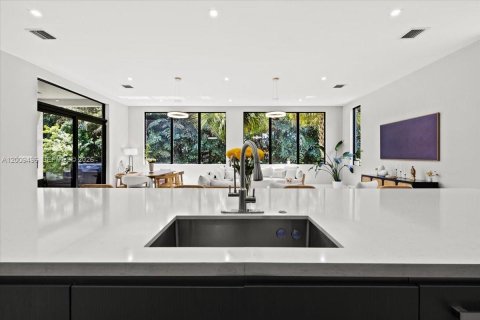 Villa ou maison à louer à Davie, Floride: 4 chambres, 295.34 m2 № 2072804 - photo 16