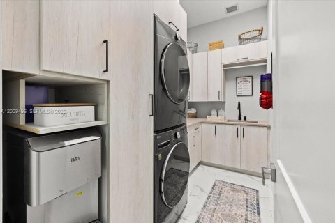Villa ou maison à louer à Davie, Floride: 4 chambres, 295.34 m2 № 2072804 - photo 23