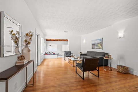 Casa en venta en Miami Springs, Florida, 3 dormitorios, 173.63 m2 № 1928003 - foto 7